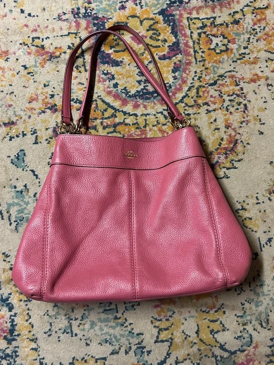 Coach Lexy shoulder bag in pink pebble leather, with a three-compartment design - Picture 1 of 5